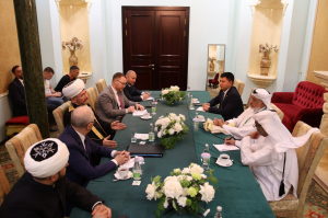 Муфтий Шейх Равиль Гайнутдин встретился с Советником Министра вакуфов и религиозных дел Государства Катар д-ром Халифой бин Джасимом Аль-Кувари.