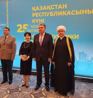 عباسوف ينقل تهاني سماحة المفتي للقيادة والشعب الكازاخستاني بالعيد الوطني 