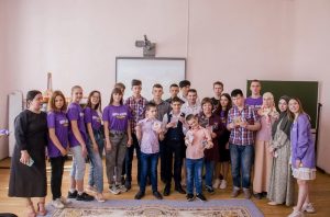 Активистки «Родника» устроили праздник для сирот в Саратове
