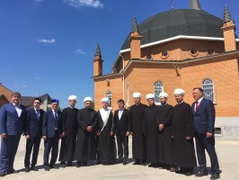 Губернатор МО Андрей Воробьев посетил мечеть в Солнечногорске 