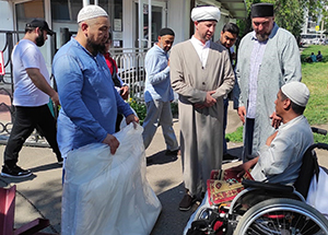 Благотворительный отдел Красноярского муфтията оказал помощь многодетным семьям и инвалидам