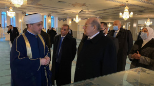 المستشار عبد الوهاب عبد الرازق رئيس مجلس الشيوخ المصري يزور المسجد الجامع بموسكو 