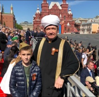 Муфтий Шейх Равиль Гайнутдин принимает участие в торжествах по случаю Дня Победы