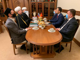 وزيرالخارجية القرغيزي يبدأ زيارته لموسكو بلقاء مع سماحة المفتي راوي عين الدين 