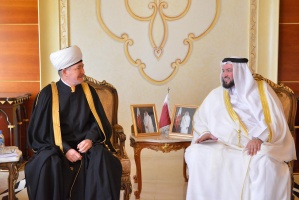 وزير أوقاف قطر يستقبل المفتي عين الدين 