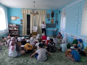 Директор медресе «Шейх Саид» провел уроки в детском лагере