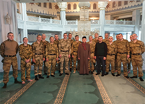 Имам Московской Соборной мечети провел экскурсию для военнослужащих Росгвардии