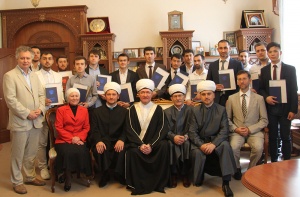 Муфтий Шейх Равиль Гайнутдин благословил выпускников МИИ на духовное служение